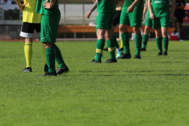 尤尔曼德：马扎腿部有些不适；霍夫曼预判强，是球队重要一员