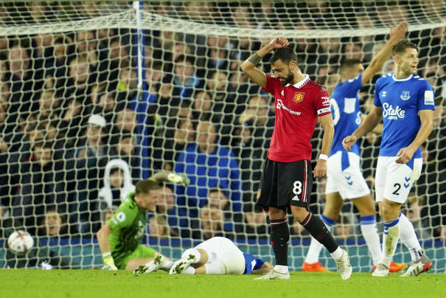 亚马尔父亲比赛中多次挑衅贝蒂斯球迷，最终被安保带走