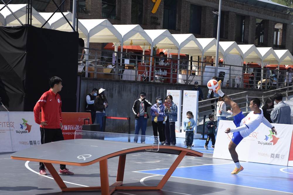 BBC：前曼城球员巴顿因社媒攻击性言论被判6个月监禁