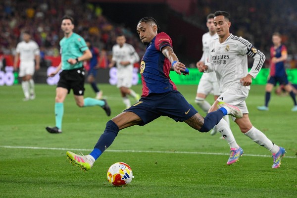 未能与武磊同场竞技，梅伦多夏窗加盟球队，13场贡献1球1助攻